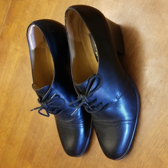 Black leather shoes - Picture 8 of 10